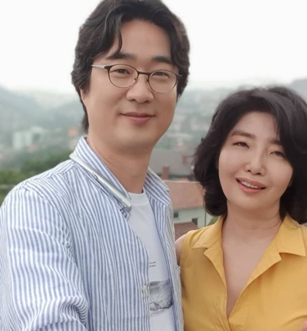 여에스더 나이 프로필 결혼 남편 홍혜걸 다리 인스타 젊은시절 과거 집안 논란 아들 자녀