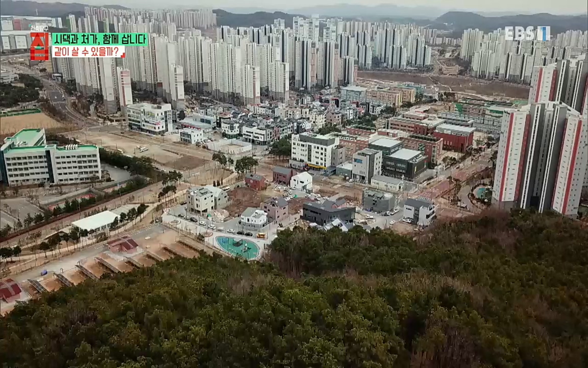 시댁과 처가, 함께 삽니다_ 건축탐구 집_ 220322.mp4_20220324_192107.039.jpg