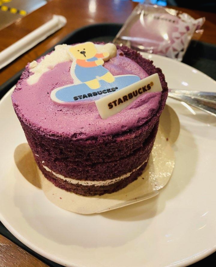  스타벅스 신메뉴 초콜릿 블랙 콜드 브루, 서머 베리 요거트 케이크 + 블루베리 마카롱, 더블 에스프레스 칩 프라푸치노 kt 멤버십으로 사이즈 UP