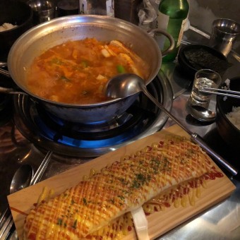 돌판 돼지 김치찜