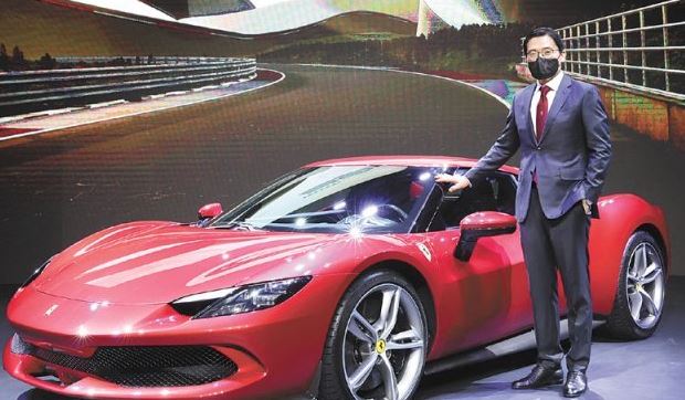  페라리 스포츠카 하이브리드 296GTB 정보
