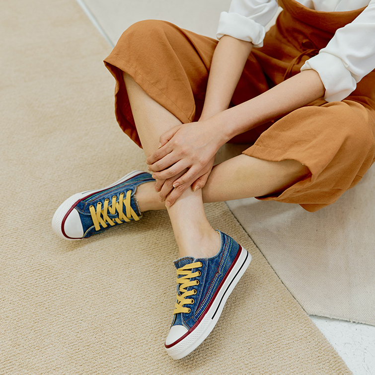  빈티지워싱 데님 2.5cm 스니커즈