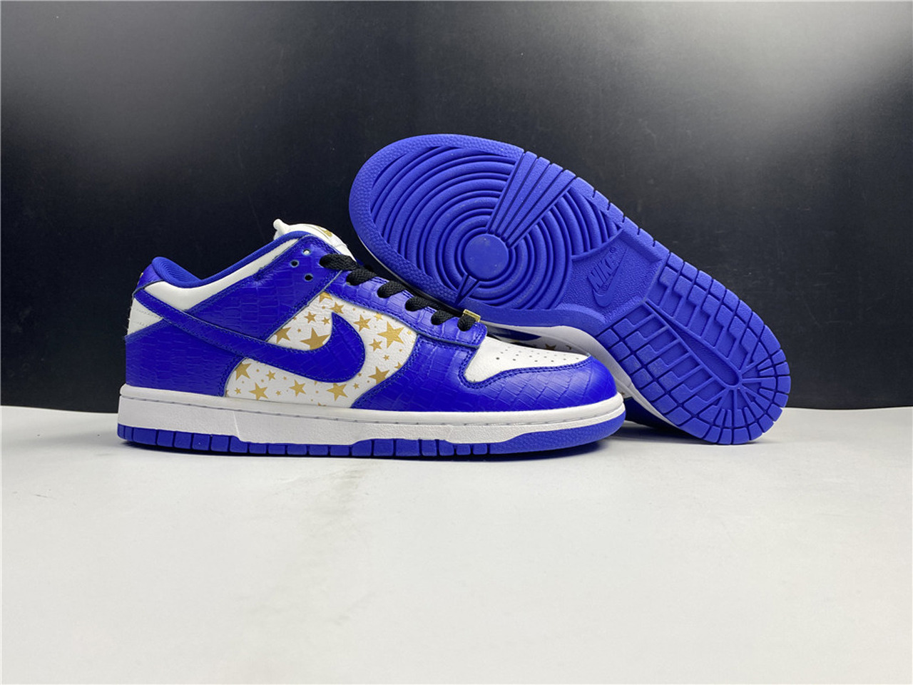  [NIKE x SUPREME] 나이키 X 슈프림 SB 덩크 로우 크로커다일 골드 블루 DH3228-103