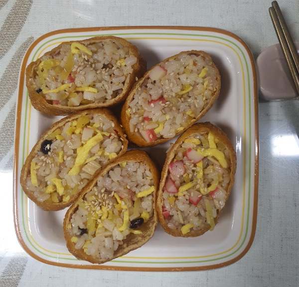 한끼 식사 시각유부초밥