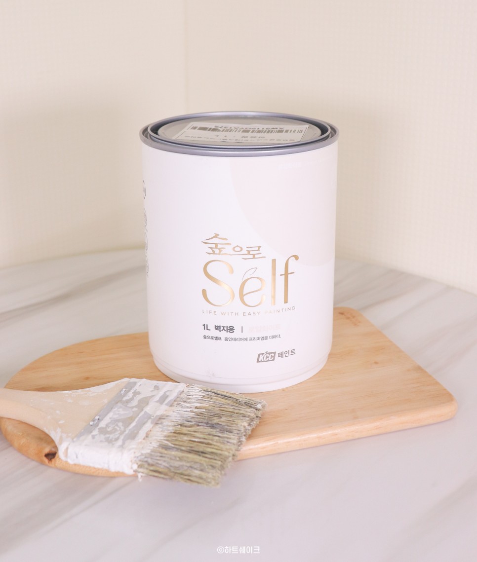셀프인테리어 벽 페인트 칠하는 방법 벽지페인트 처음해봤는데 별거없네요. 벽지위에 칠해요. 12