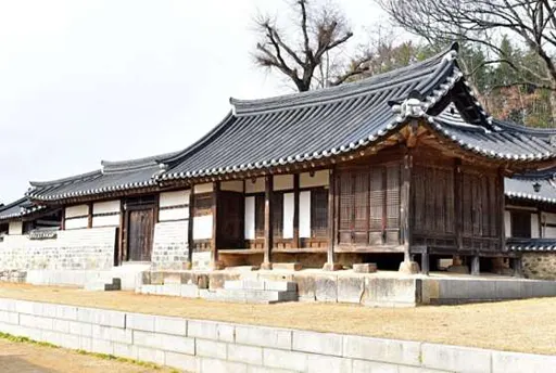 부여 여흥민씨 고택