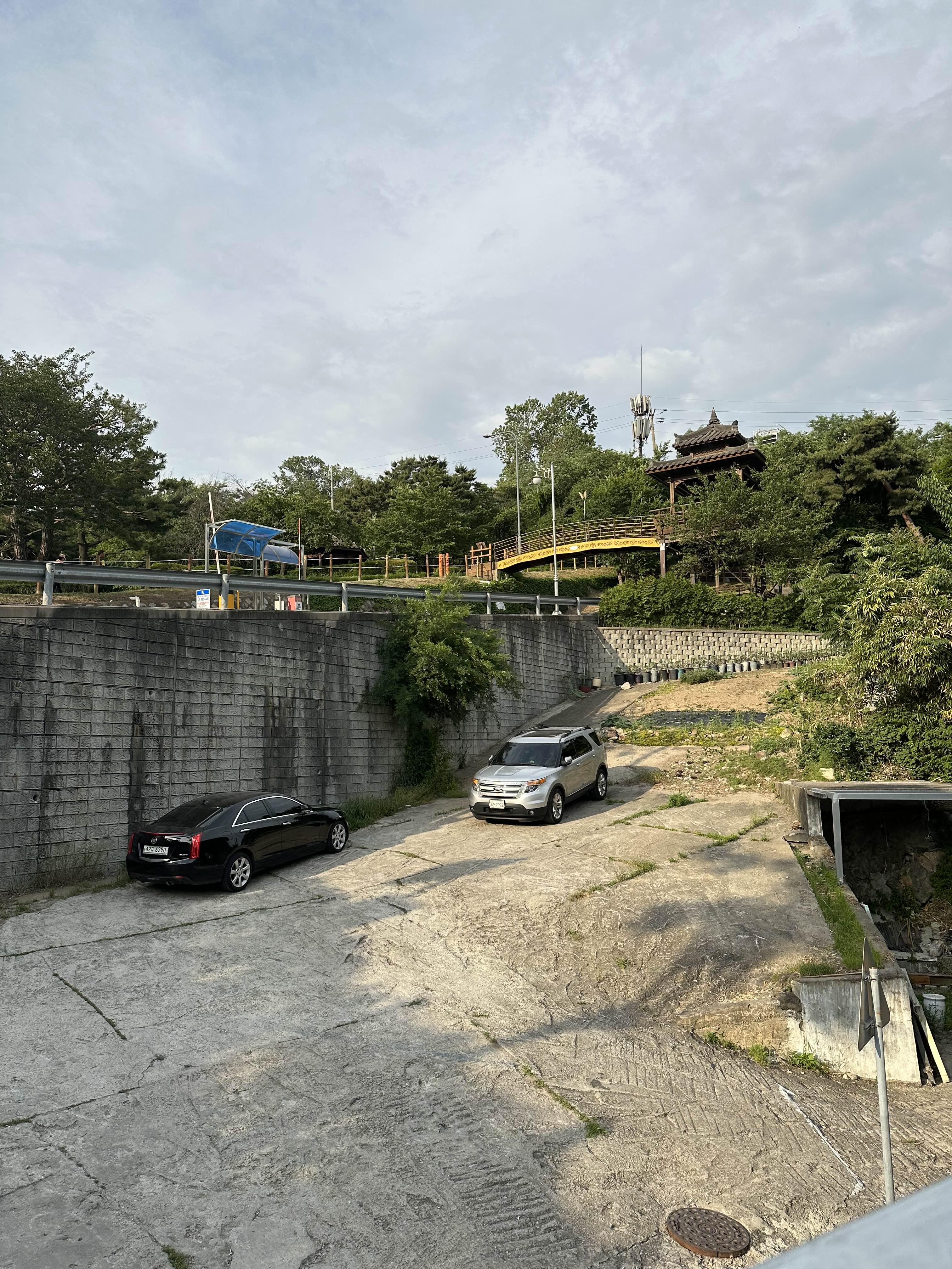 팔미옥 주차장