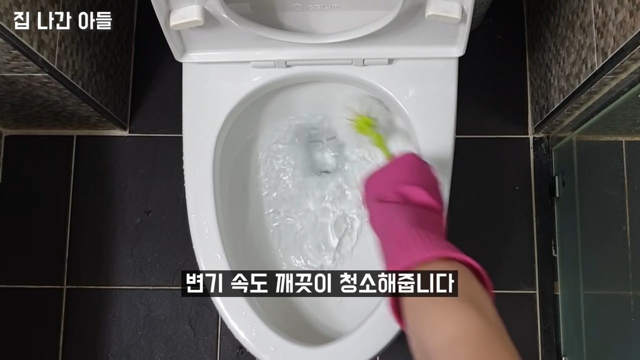 "제발 뚜껑 좀 닫고 쓰세요" 한국인 90%가 똥물 다 튀기는지도 모르고 엉덩이 종기 유발시키는 최악의 습관