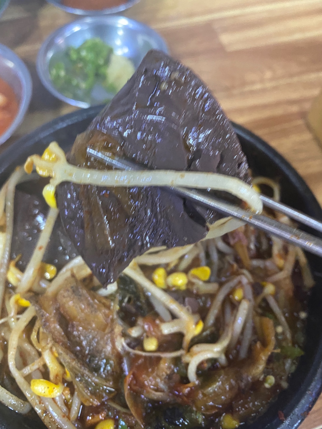  푸짐한 선지와 가마솥으로 끓여 진한 국물이 일품 산청 원조문산선지국