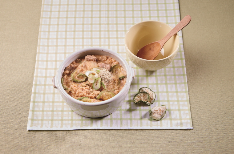  호박고지를 넣어 만든 호박고지 비지찌개