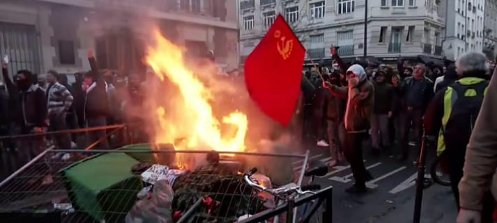 파리 도심 총격 발생으로 3명 사망 1병 중태 VIDEO: Paris shooting: At least 3 dead, several injured in attack at Kurdish centre