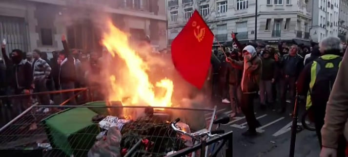 파리 도심 총격 발생으로 3명 사망 1병 중태 VIDEO: Paris shooting: At least 3 dead&#44; several injured in attack at Kurdish centre