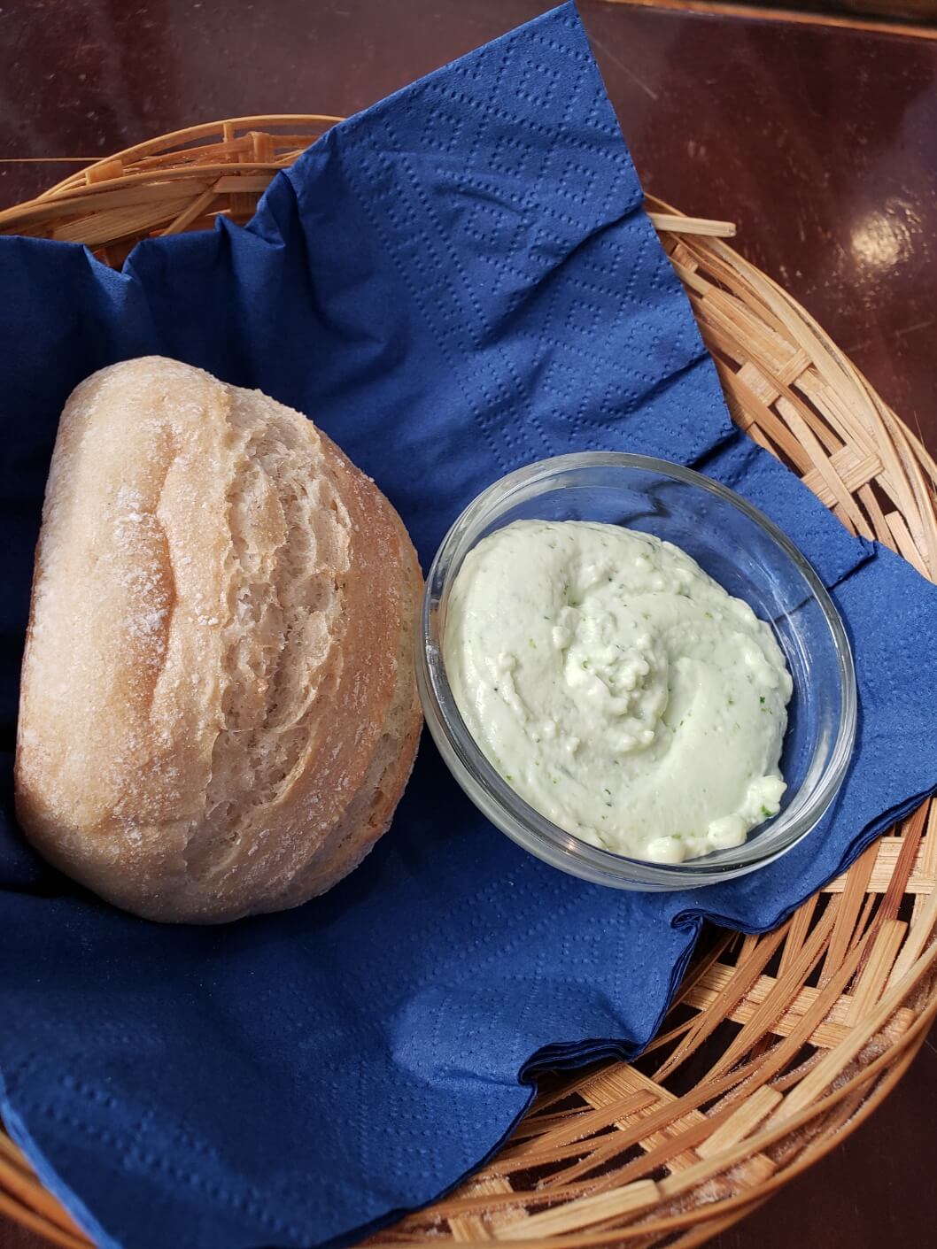 에피타이저 버터 크림과 빵
