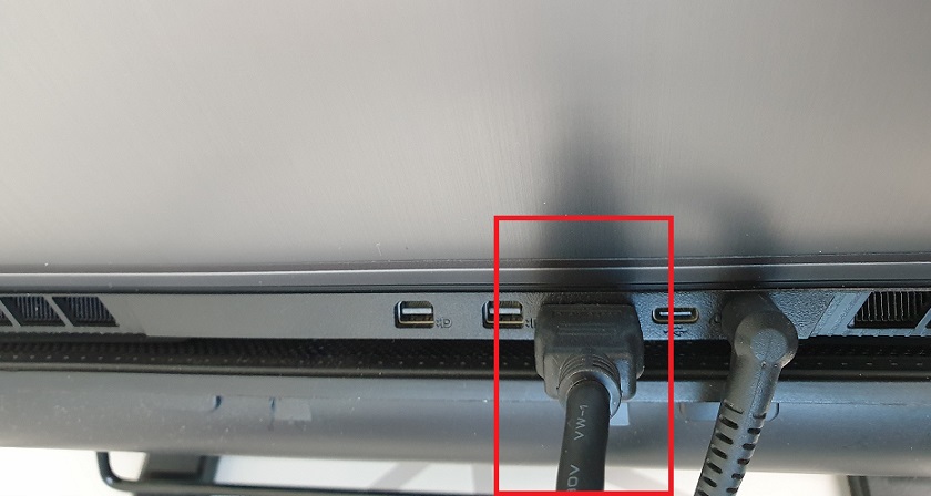 HDMI 단자에 연결됨