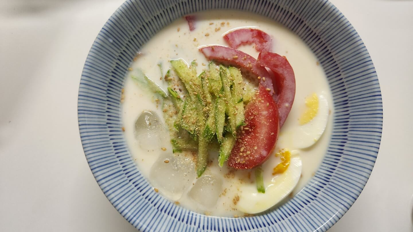 메밀면 콩국수 완성(오이와토마토&#44; 삶은계란을 꼭 곁들이기)
