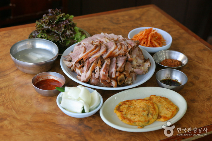 수릿날원조장충동할매족발보쌈설렁탕 대표 사진