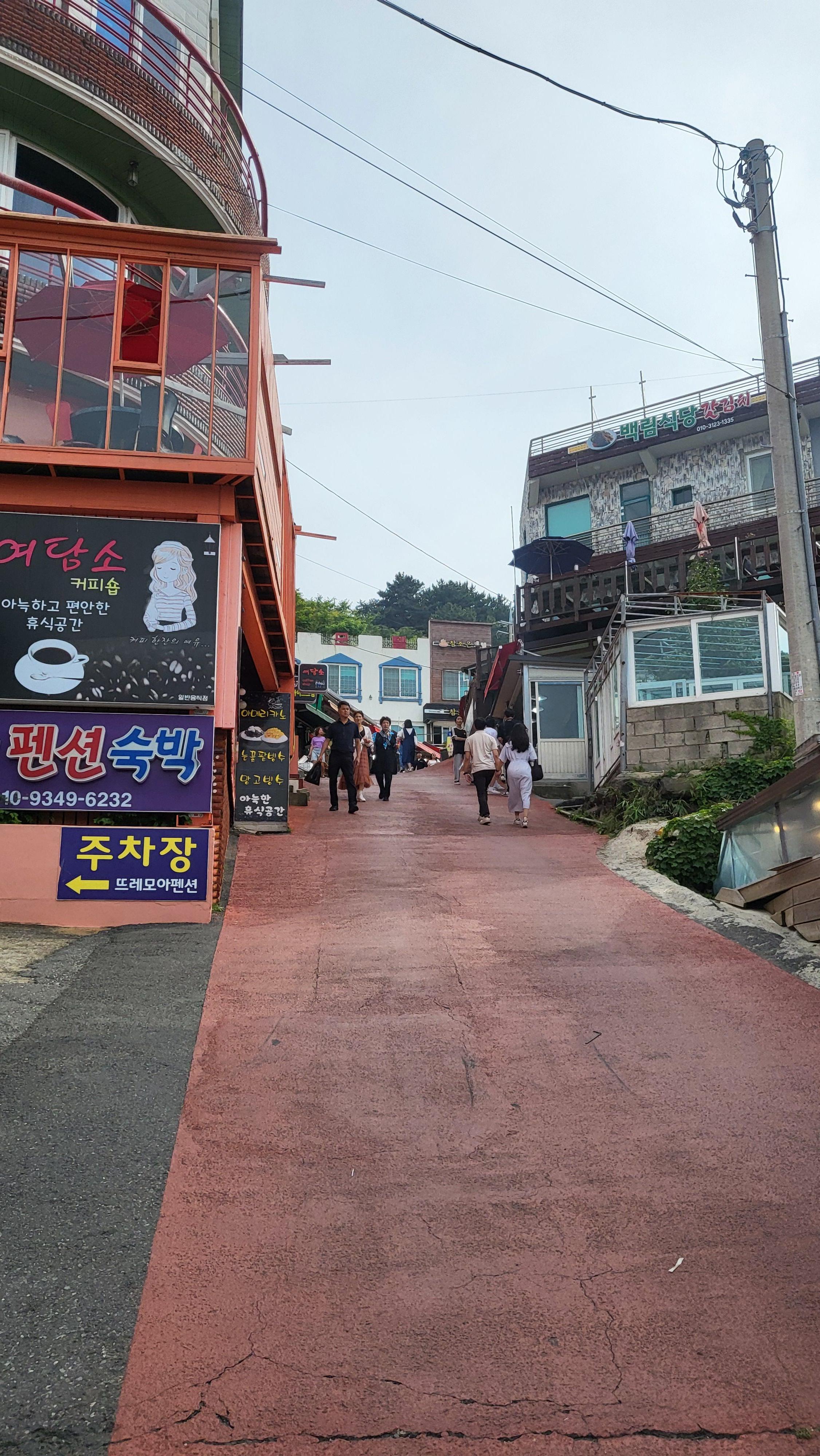 향일암 올라가는 길