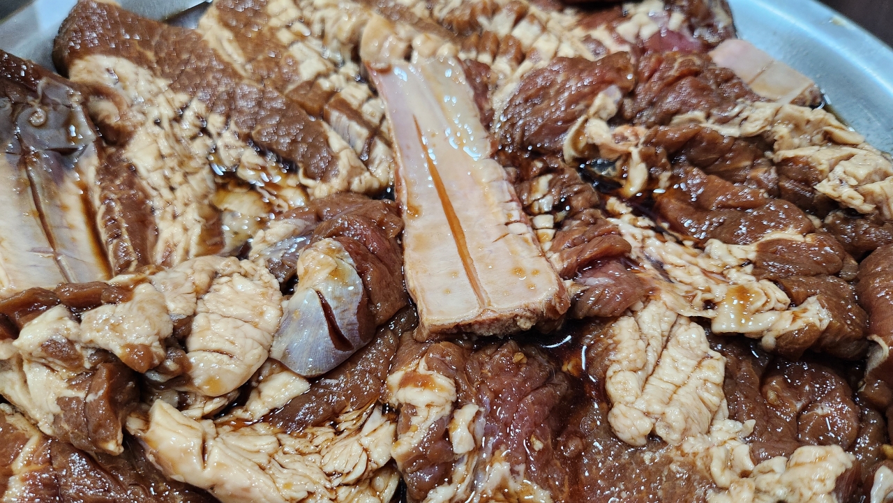 Hadongjipchamsutbulgalbi (하동집참숯불갈비) 3