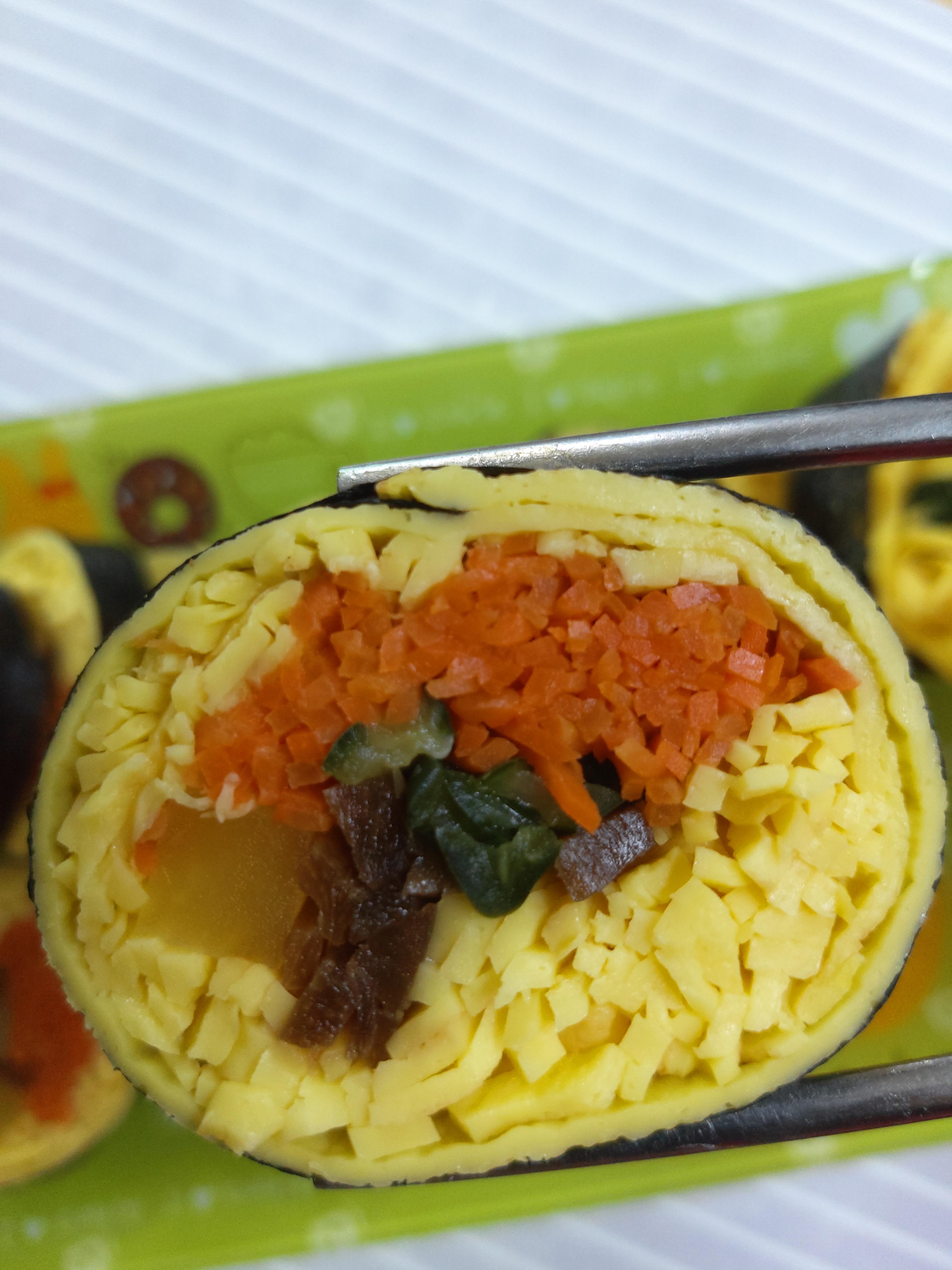 노란색 키토김밥