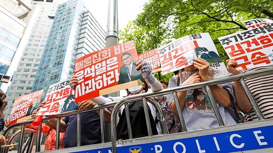  尹자택 아크로비스타도 시끌..'맞불집회' 뿔난 김건희 팬카페