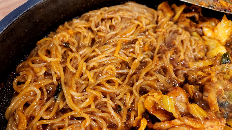 산갈래닭갈비 동탄점 - 쫄면사리