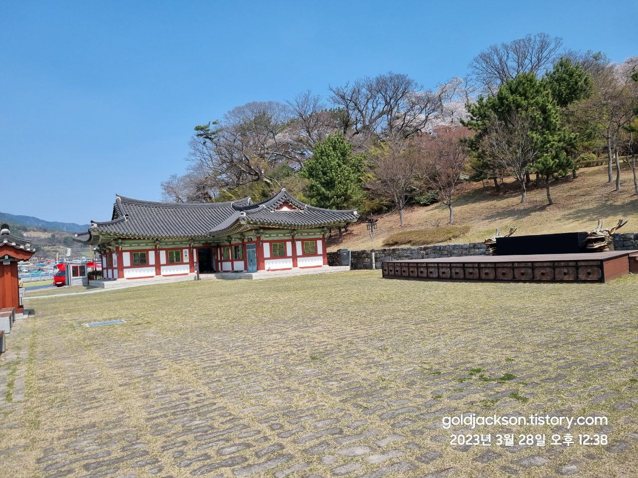  남해 대구횟집, 신선한 해산물의 향연! 물회와 회덮밥 즐기기