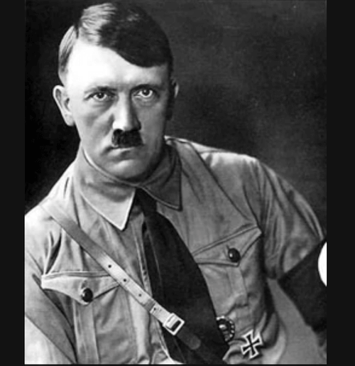 제복을-입고있는-아돌프 히틀러-사진