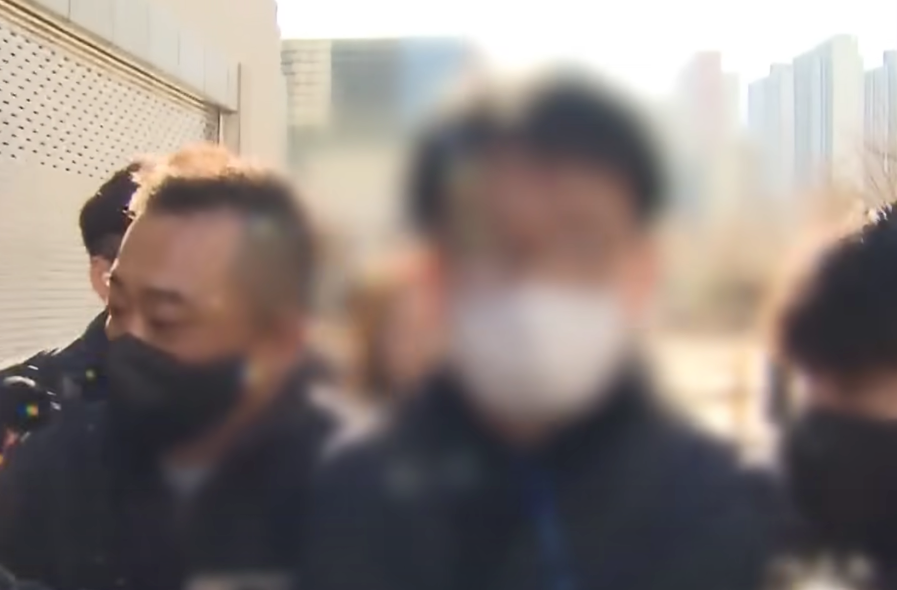  이재명 습격범 흉기 습격 사건, CCTV 포착된 외제차 차주는 이 대표 지지자? 수사의 미궁 속으로
