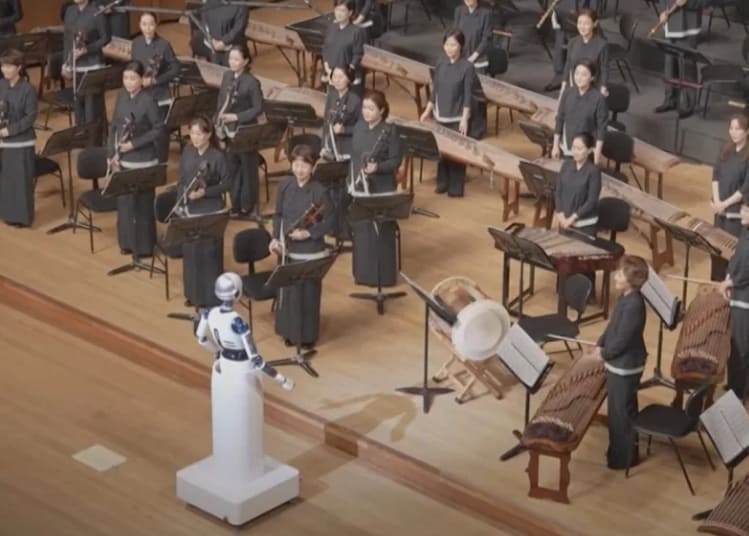 이제 오케스트라 지휘도 로봇이...: 한국 VIDEO: Robot takes podium as orchestra conductor in Seoul
