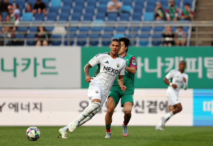 전북현대와 대전하나시티즌 경기 중 강윤성 선수