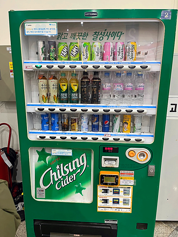 궁디팡팡 캣페스타 전시장 자판기