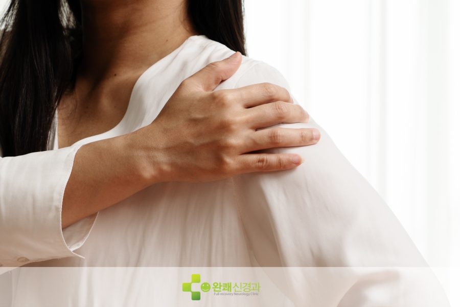 스트레치 오십견 증상과 도움이 되는