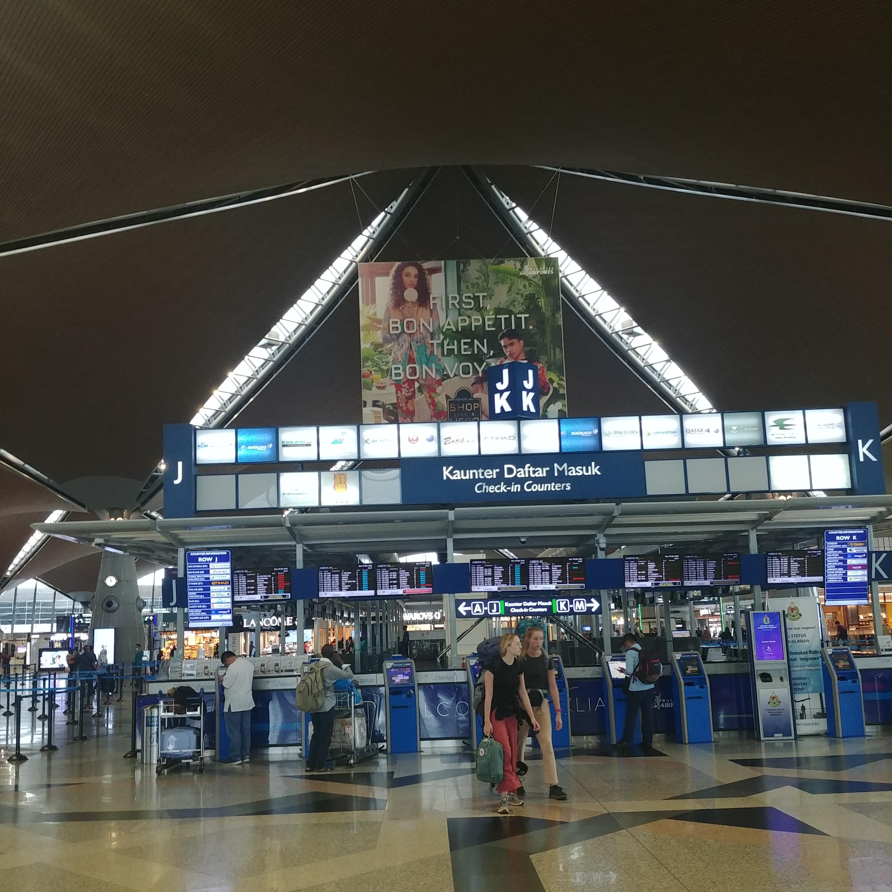말레이시아 쿠알라룸푸르 공항 표류기
