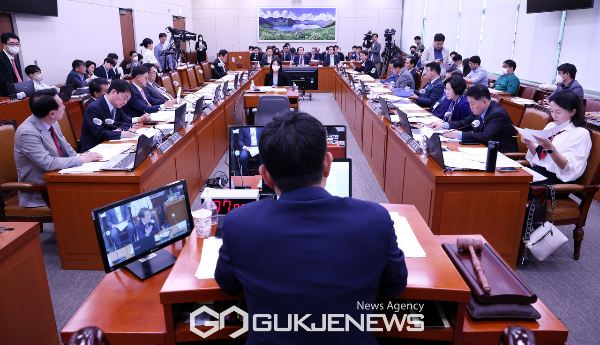 입법부 - 국회 외통위 전체회의