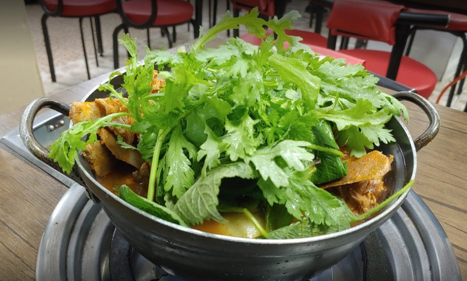  생생정보 생배추감자탕 양념뼈구이 40년 전통 전설의 맛 정보