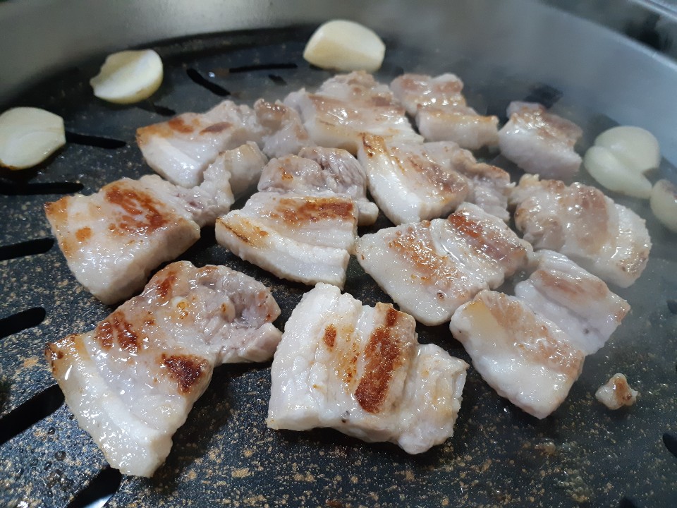 노릇노릇 삼겹살
