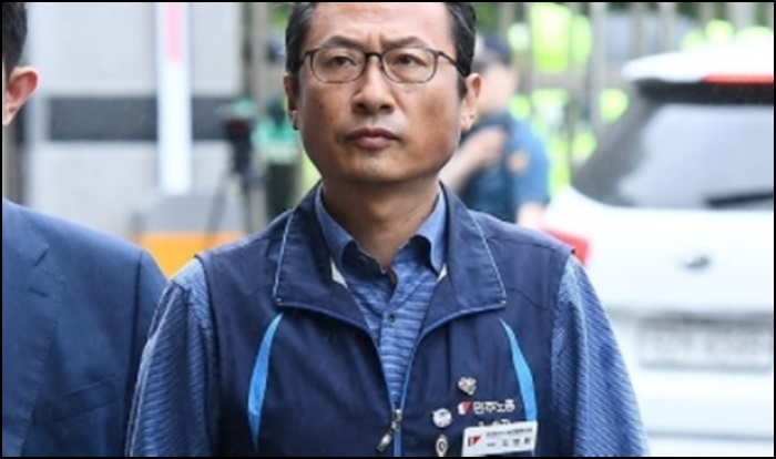 법정에-출두하는-김명환-전위원장의-모습