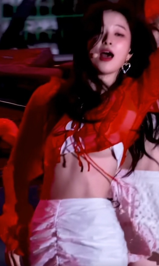 아이돌-idol-kpop-가슴-가슴골-슴골-boobs-cleavage-midriff-엉덩이-엉밑-엉밑살-butt-섹시-몸매-body-sexy-허벅지-thighs-도끼-cameltoe-nsfw-legs-cheeks-underboobs-레드벨벳-슬기-redvenvet-seulgi