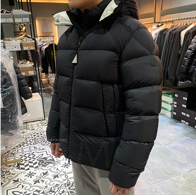 [MONCLER] 몽클레어 윌름 WILMS 다운 패딩 자켓 4198155 53333 999