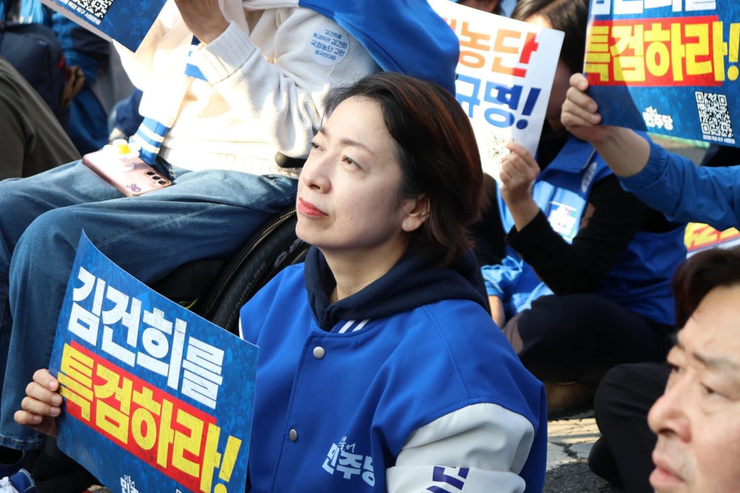 JungaHwangSpace-1852639414167511416-1.jpg