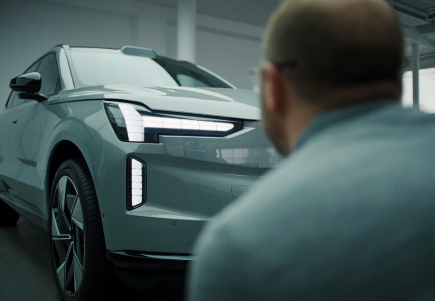 볼보 EX90에 'Sunlike LED' 새 조명 설치 2