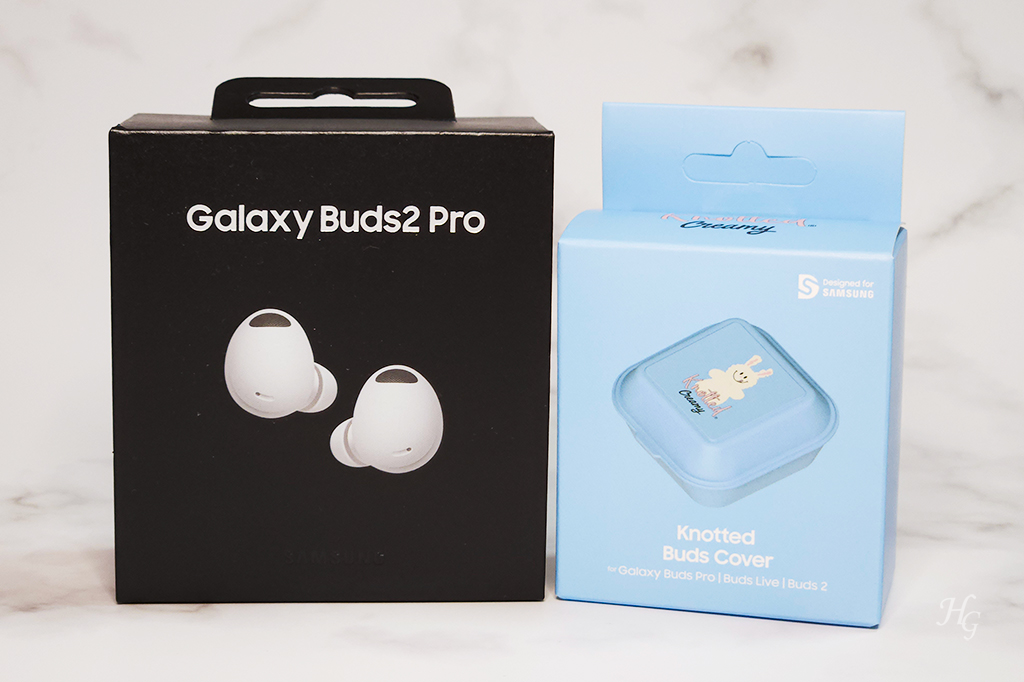 갤럭시 버즈2 프로와 하늘색 노티드 버즈 커버 박스 (Galaxy Buds2 Pro & Knotted Buds Cover)