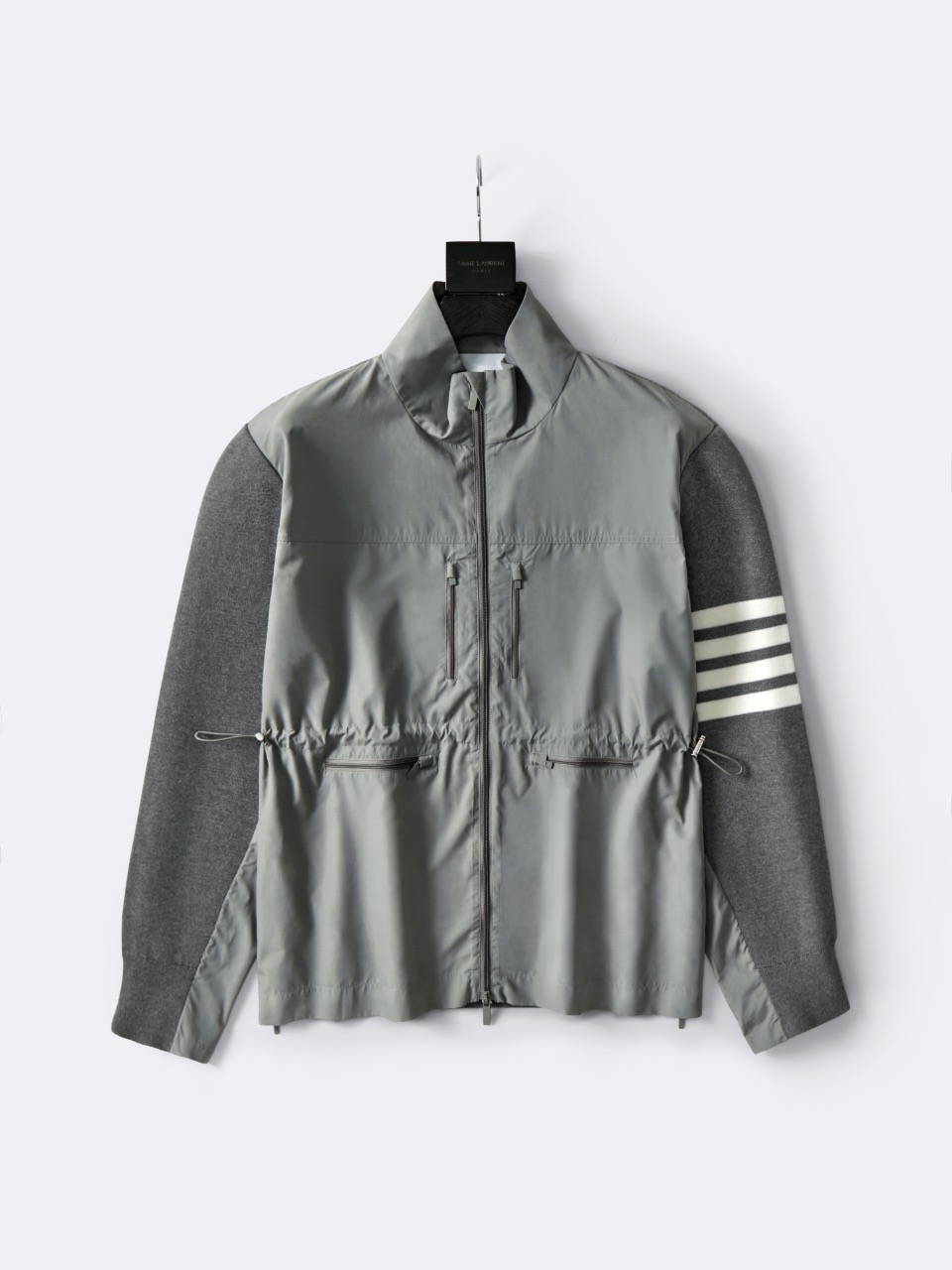  [THOM BROWNE] 톰브라운 사선완장 스티치 퍼넬넥 집업 자켓 MKJ060A 00014 055