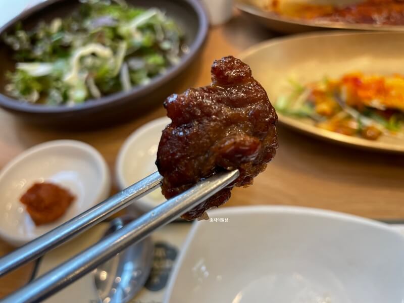 아산 떡갈비 맛집 쌍교숯불갈비 - 돼지갈비 한 점