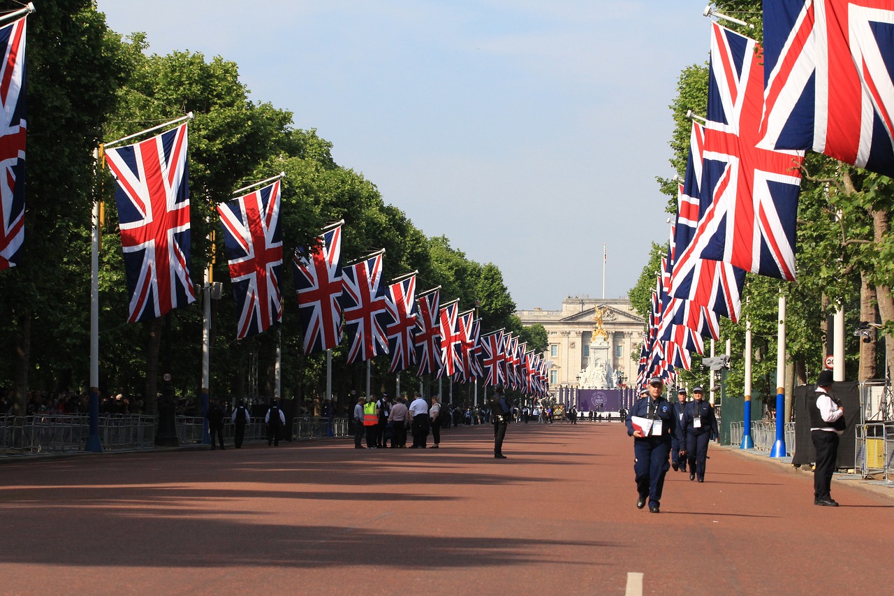 영국 버킹엄 궁전 앞 행진로