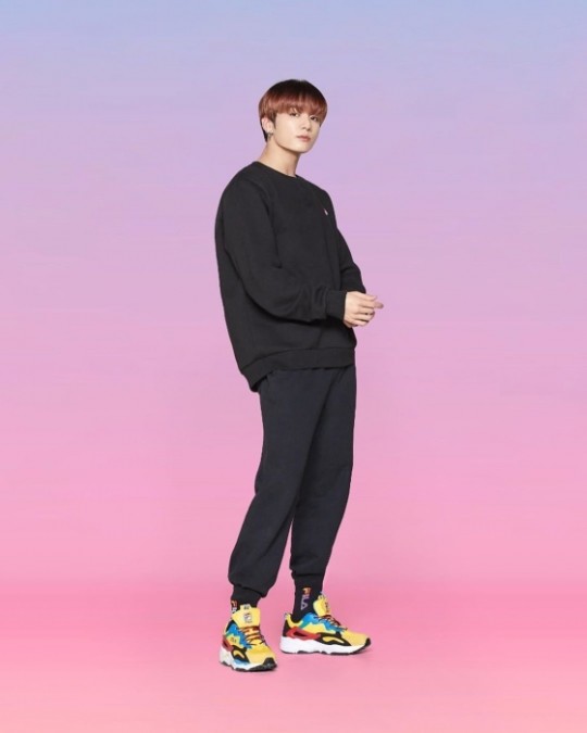  방탄소년단 정국, 감탄 부르는 전신샷 독보적 모델 포스