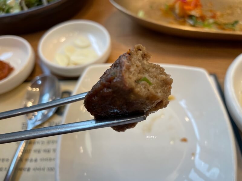 아산 돼지갈비 맛집 쌍교숯불갈비 - 떡갈비 한 점