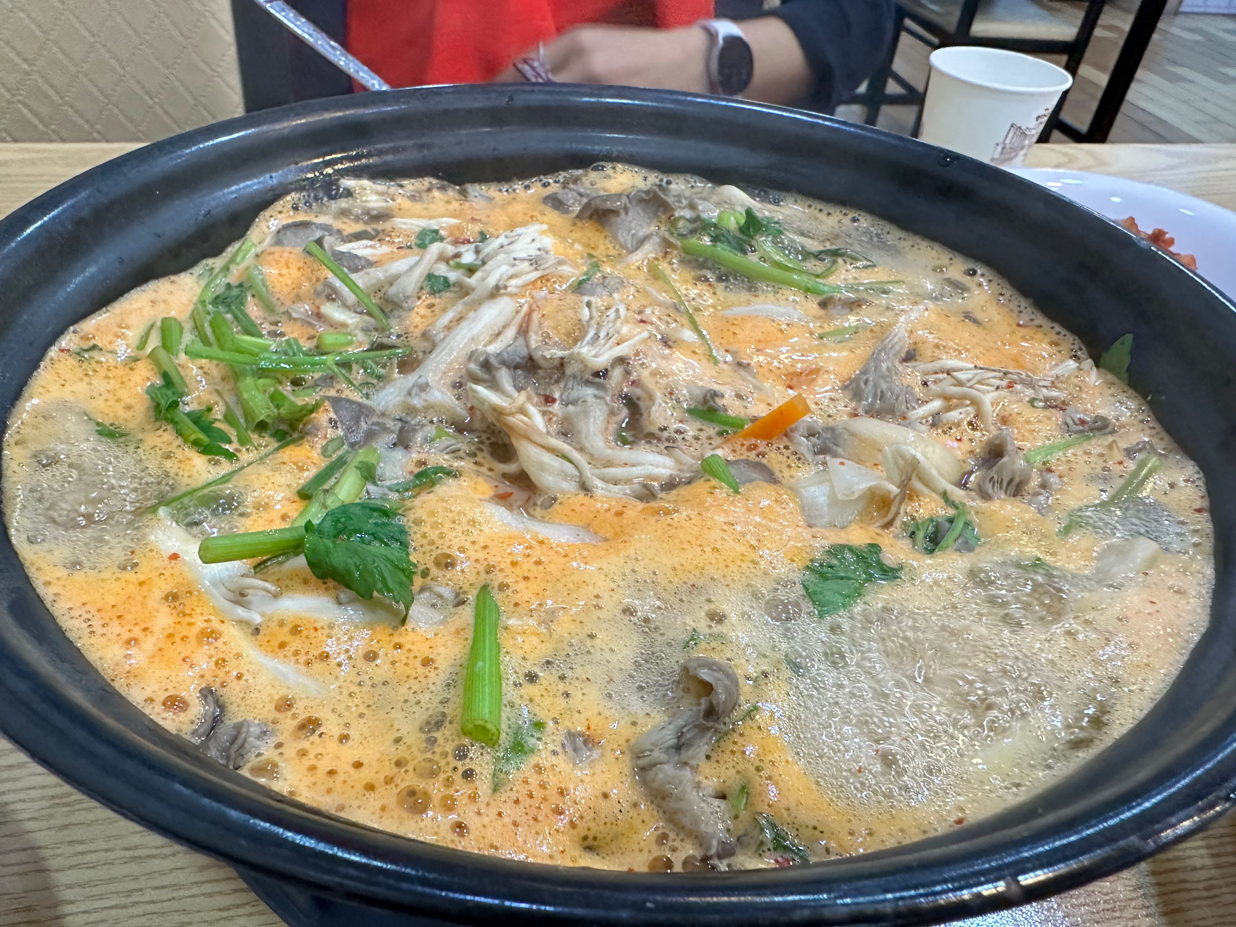  43년된 강서맛집 '공항칼국수' 저는 20년 단골이네요