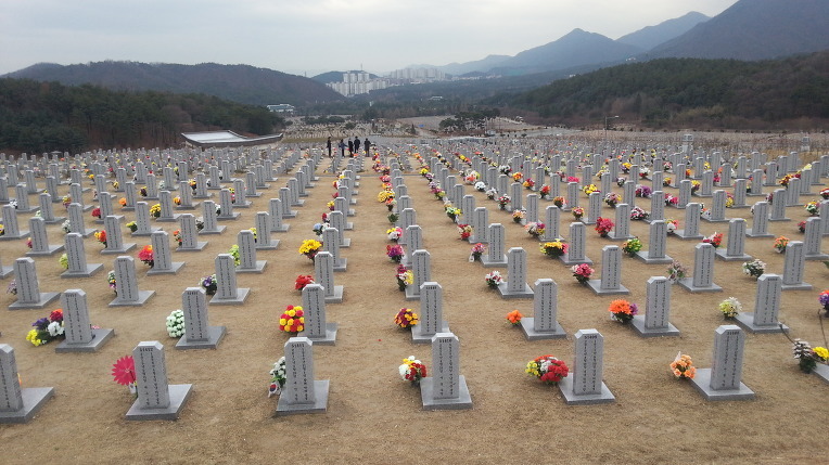  고이 잠드소서