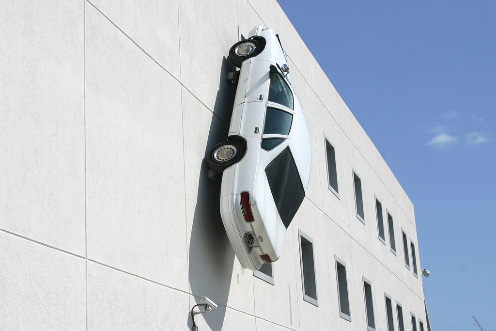  Drive someone up a wall, 누군가를 벽 위로 올라가게 하다?